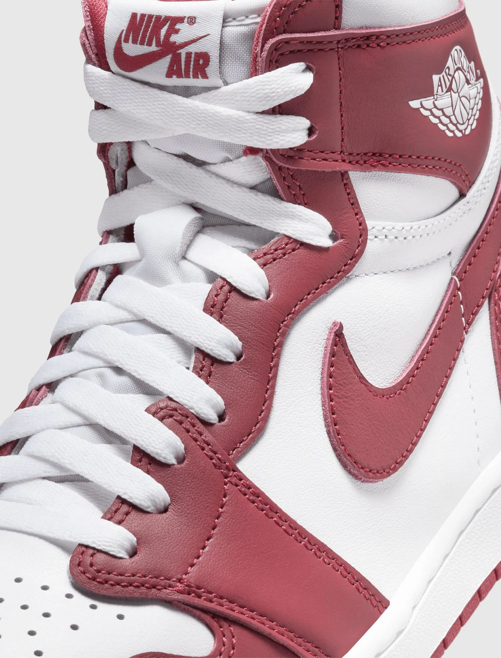 AIR JORDAN 1 RETRO HIGH OG "TEAM RED"